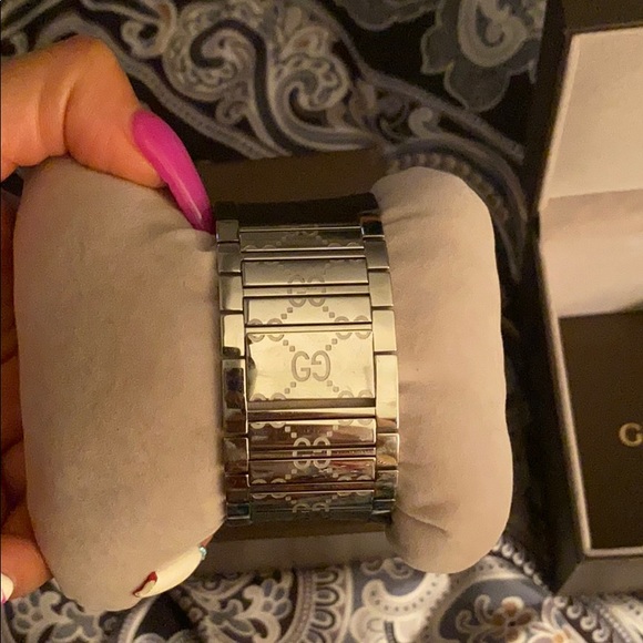 GUCCI Stainless Steel Rubber Twirl Quartz Watch - Picture 6 of 6
